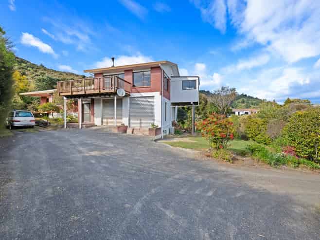 6 Moana View Road, Waikawa