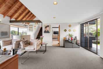 999 River Road, Queenwood