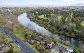 999 River Road, Queenwood