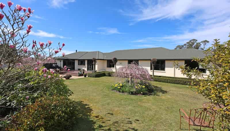 331 Homestead Road, Weston