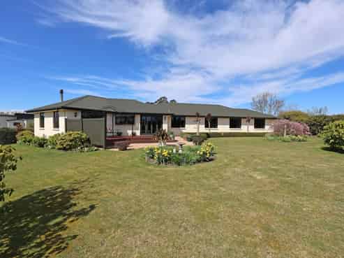 331 Homestead Road, Weston