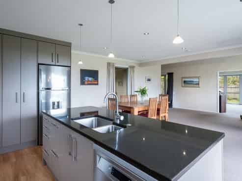 4 Romney Close, Richmond