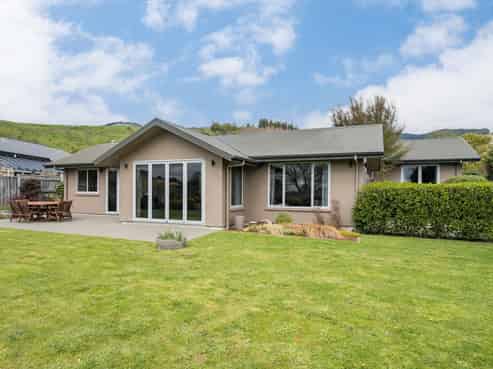 4 Romney Close, Richmond