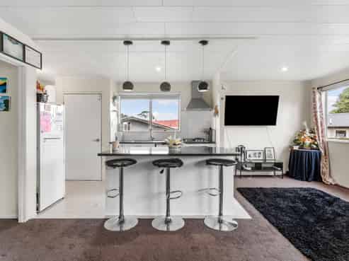 2/9 Heathberry Close, Papatoetoe