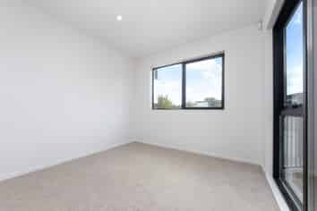 2/130 Rosebank Road, Avondale