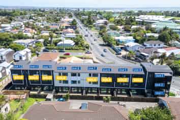 2/130 Rosebank Road, Avondale