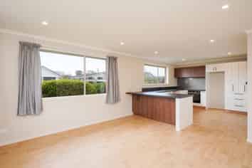 32 Elm Crescent, GLADSTONE