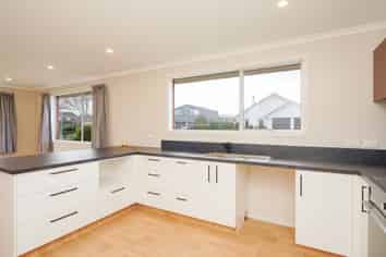 32 Elm Crescent, GLADSTONE