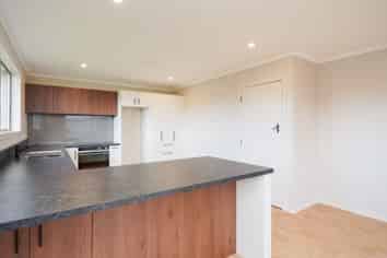 32 Elm Crescent, GLADSTONE