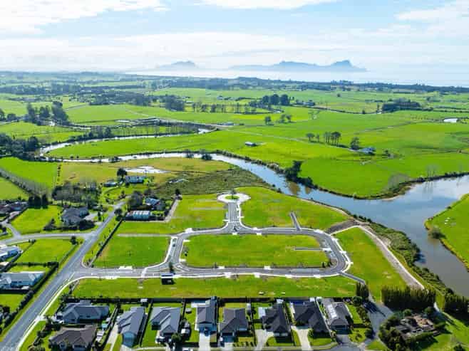  Three Rivers Lane and McKenzie Court, Waipu