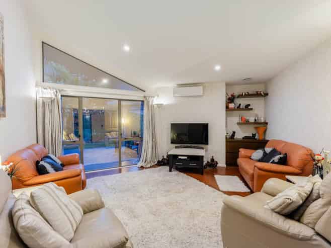 18 Oakford Park Crescent, Greenhithe
