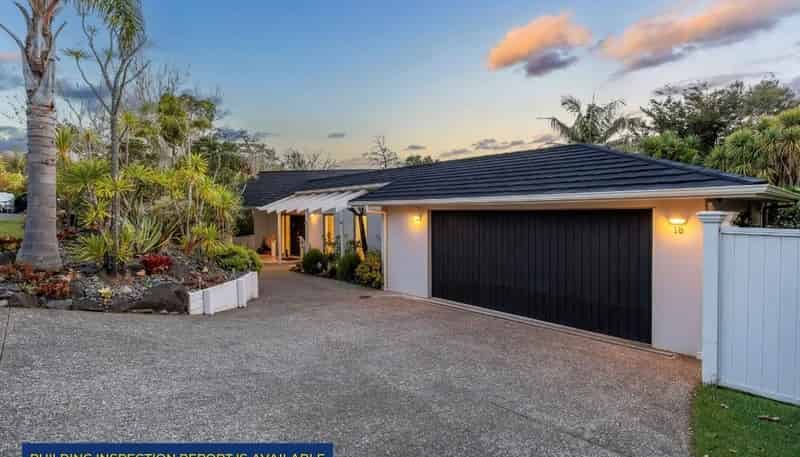 18 Oakford Park Crescent, Greenhithe