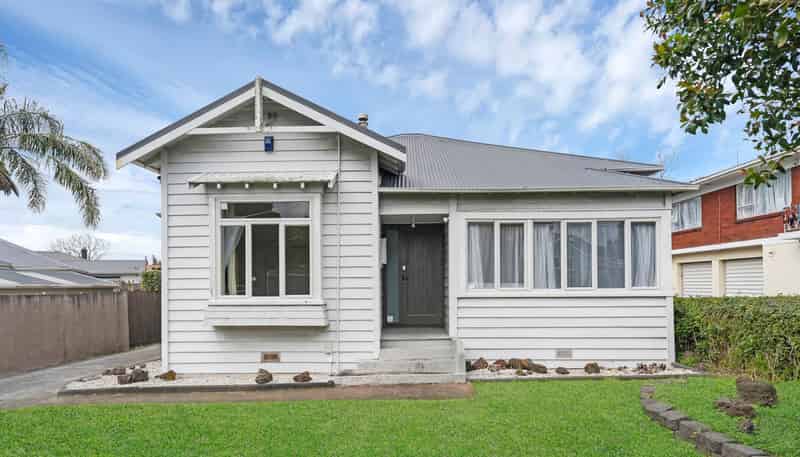 802 New North Road, Mount Albert