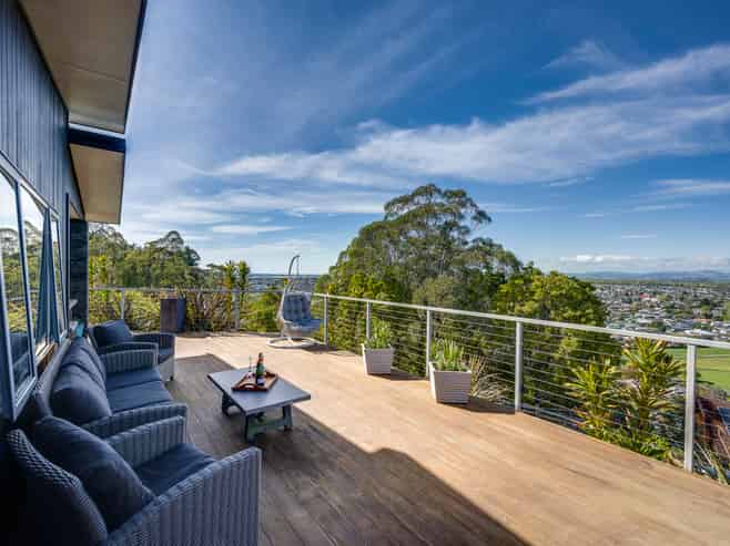 21 Ridgeway Terrace, Taradale