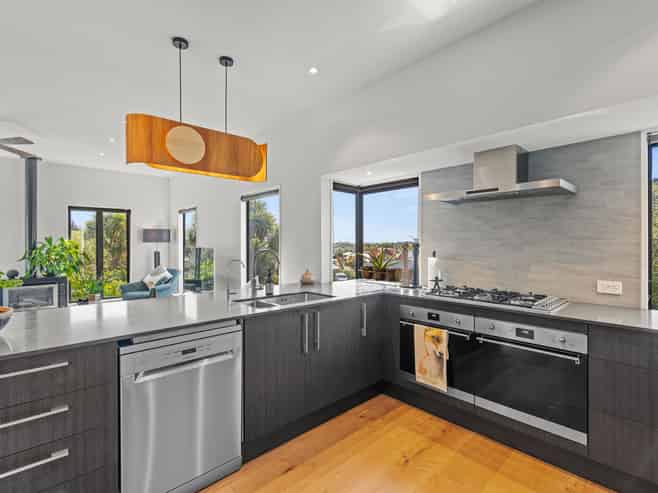 77 Port Hills Road, Heathcote Valley