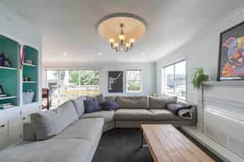 12 Resthill Crescent, Glenview