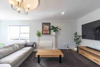 12 Resthill Crescent, Glenview