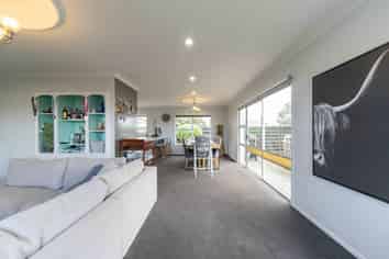 12 Resthill Crescent, Glenview