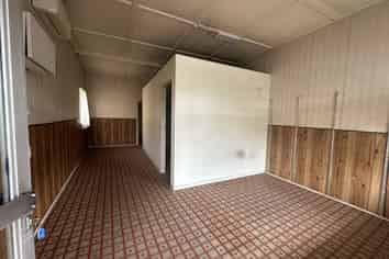 Rosebank Road retail - affordable