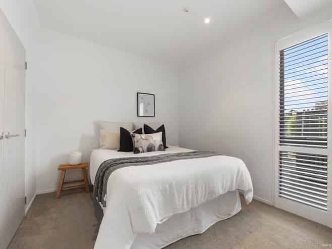 98 Squadron Drive, Hobsonville