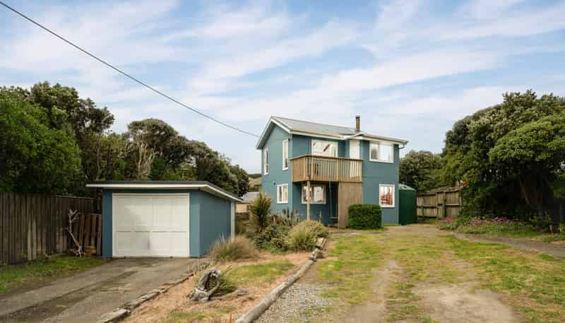 6 Estuary Street, Makara Beach