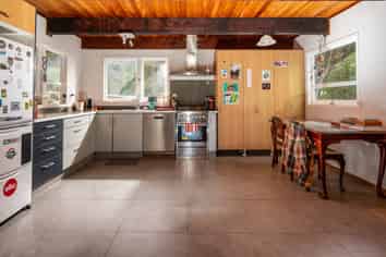 6 Estuary Street, Makara Beach