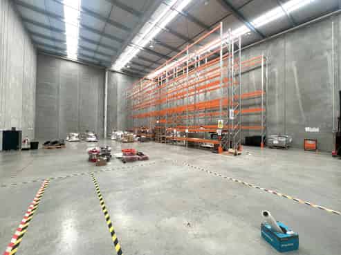 High-stud tilt slab warehouse
