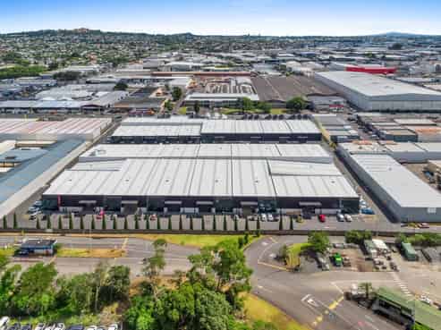 High-stud tilt slab warehouse