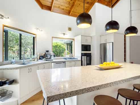 24A Seaview Avenue, Northcote Point