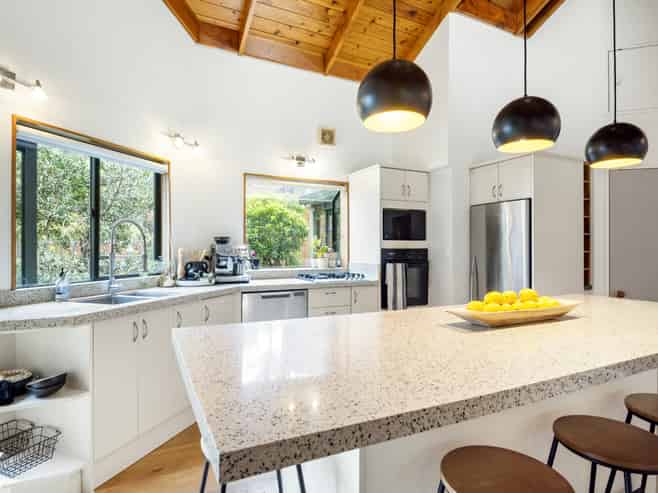 24A Seaview Avenue, Northcote