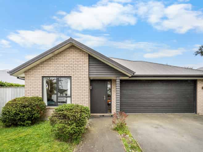 38 Little Oaks Drive, Yaldhurst
