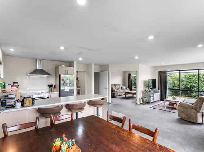 38 Little Oaks Drive, Yaldhurst