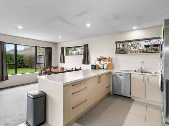 38 Little Oaks Drive, Yaldhurst