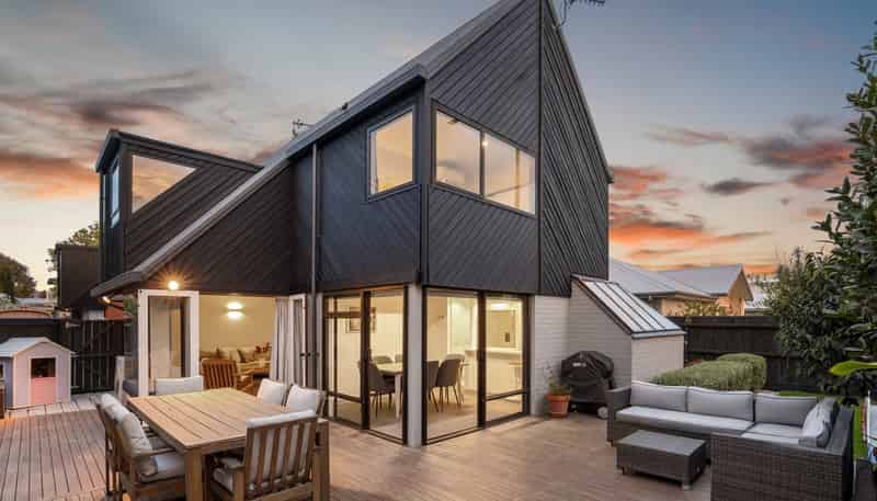 96 Rossall Street, Merivale