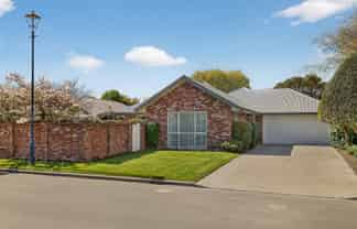 8 Avon Gate, Russley