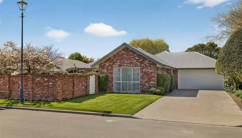 8 Avon Gate, Russley