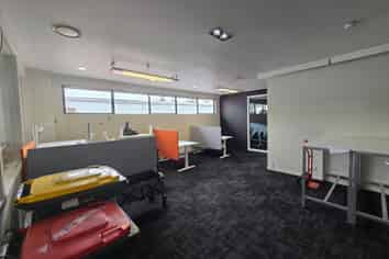 High-Exposure Office Space  