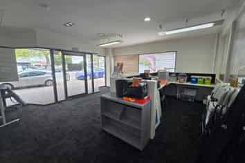 High-Exposure Office Space  