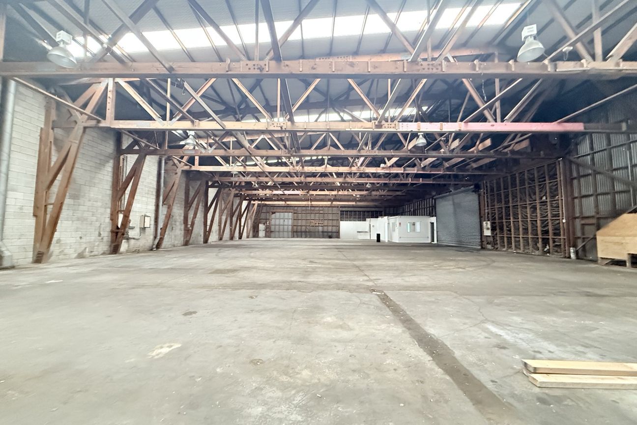 Functional Wiri Warehouse Minimal Office | 740 m² - Vista 6