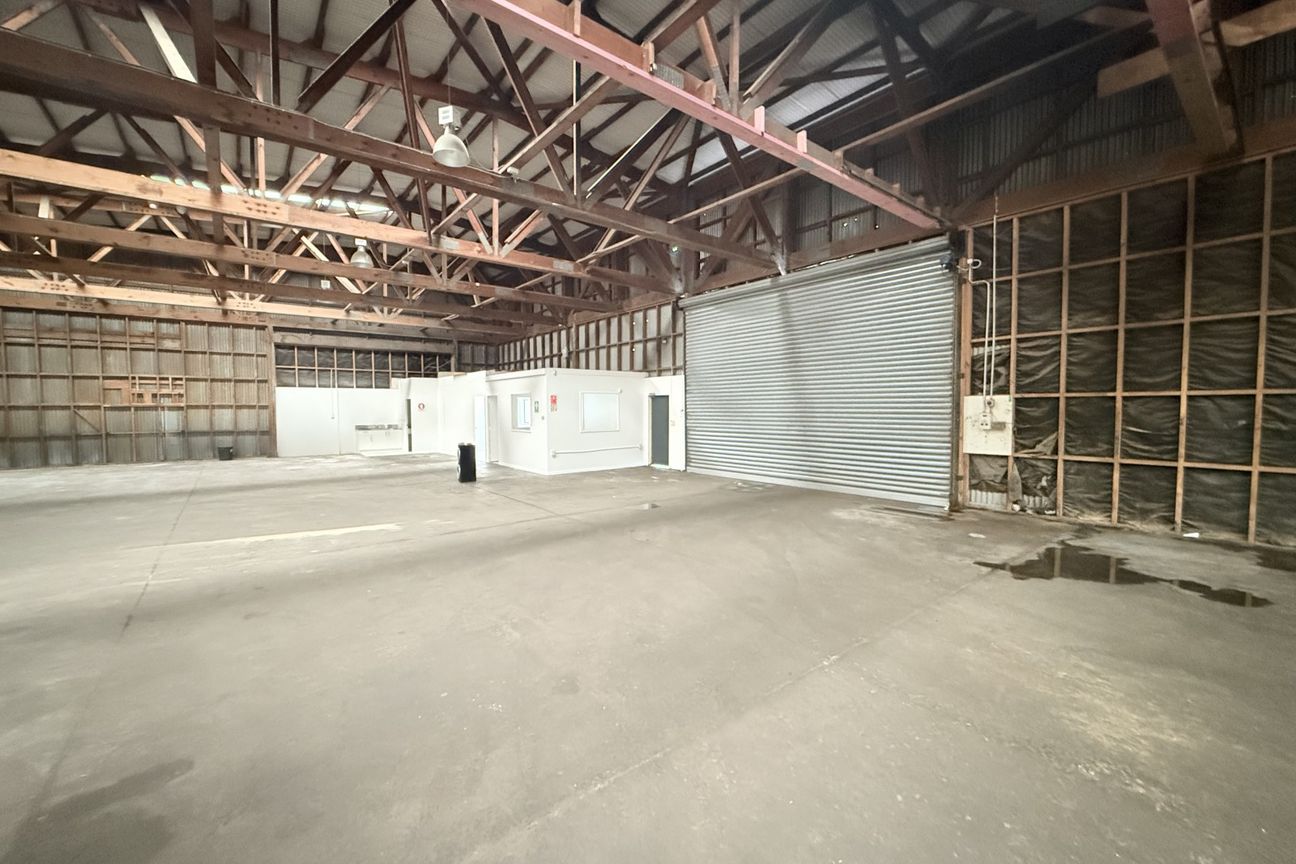 Functional Wiri Warehouse Minimal Office | 740 m² - Vista 2