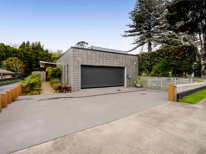 57 Brooklands Road, Brooklands