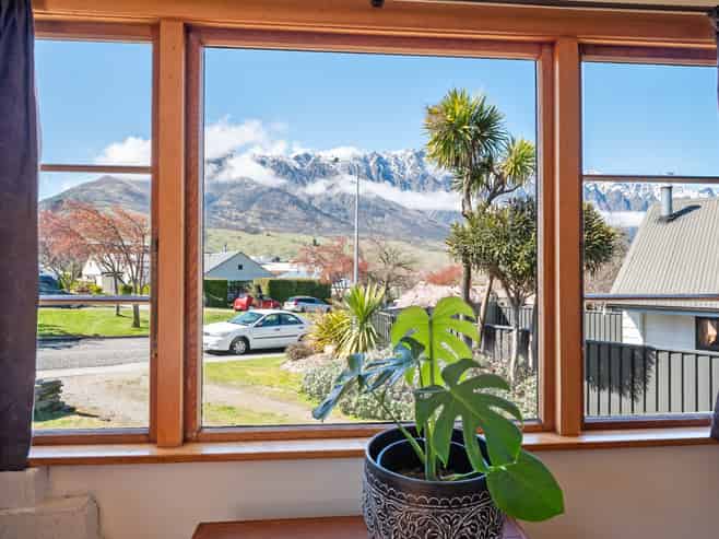 8 Riverside Road, Frankton