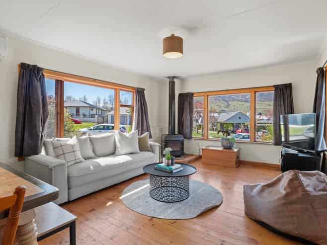 8 Riverside Road, Frankton