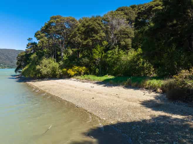 Lot 2 Kenepuru Head, Black Rock