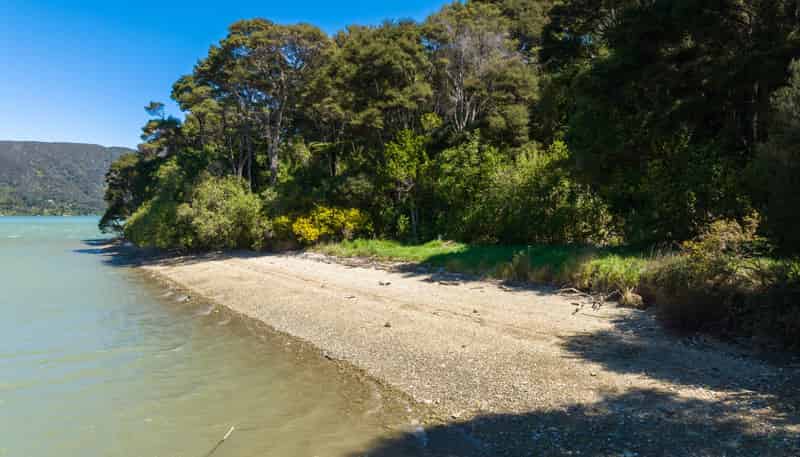 Lot 2, Kenepuru Head, Black Rock