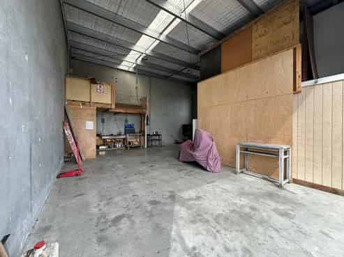 Sunny, affordable Mount unit