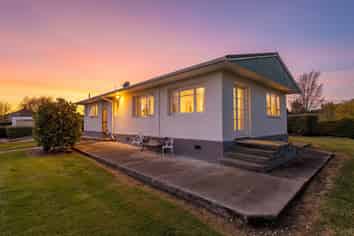 1764 Cust Road, Cust
