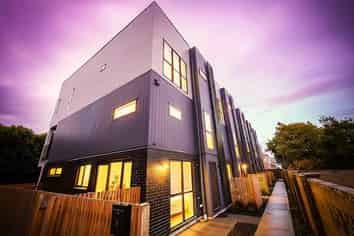 2/12 King Edward Avenue, Epsom