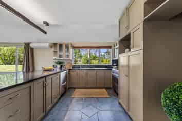 103 Regents Park Drive, Redwood