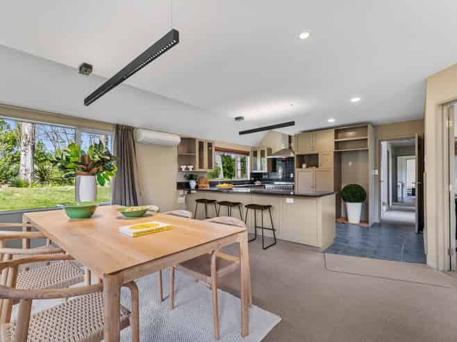 103 Regents Park Drive, Redwood